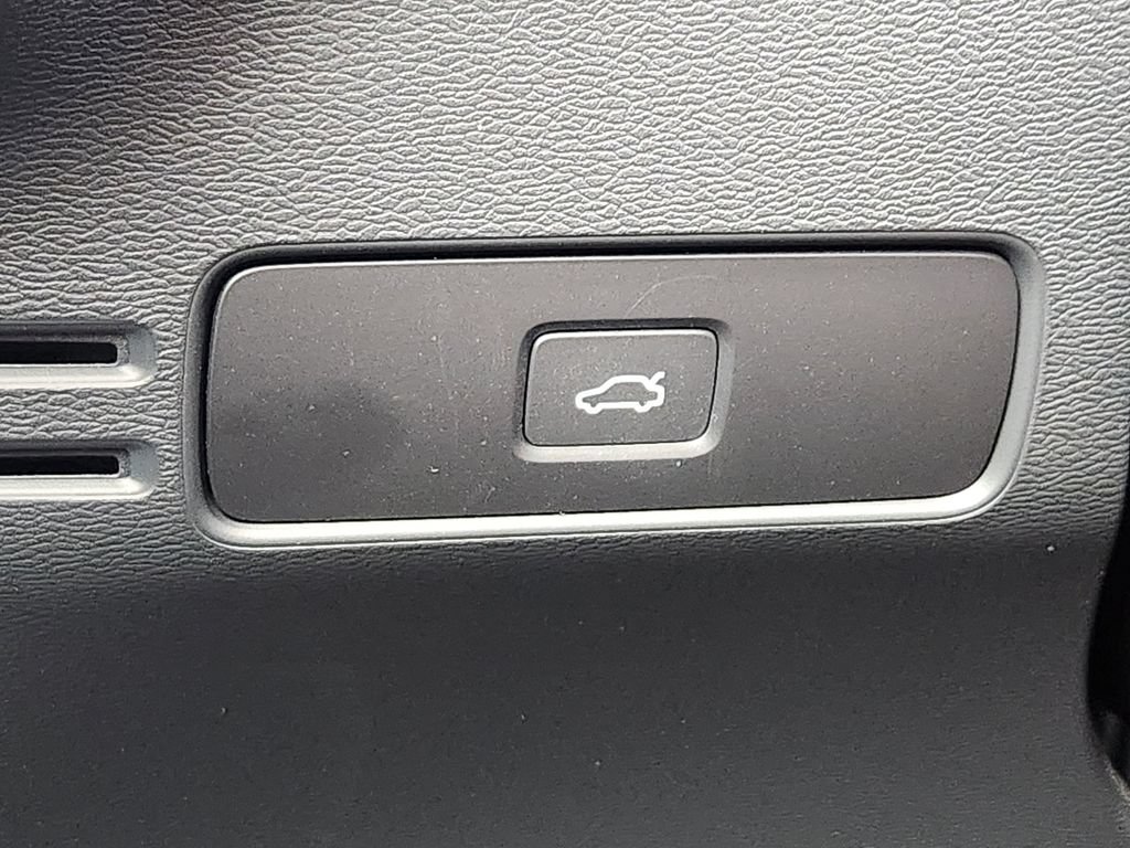 Used 2023 Volvo C40 P8 Recharge Plus AWD/4WD image 12