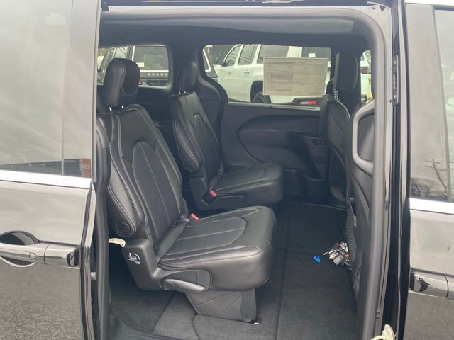 New 2026 Chrysler Voyager LX image 30