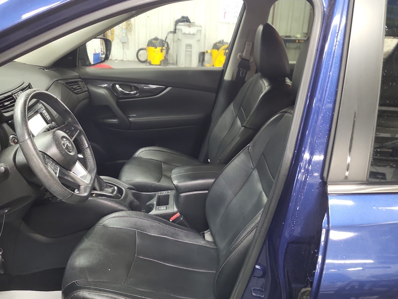 Used 2020 Nissan Rogue SL w/ Premium Package AWD/4WD image 4