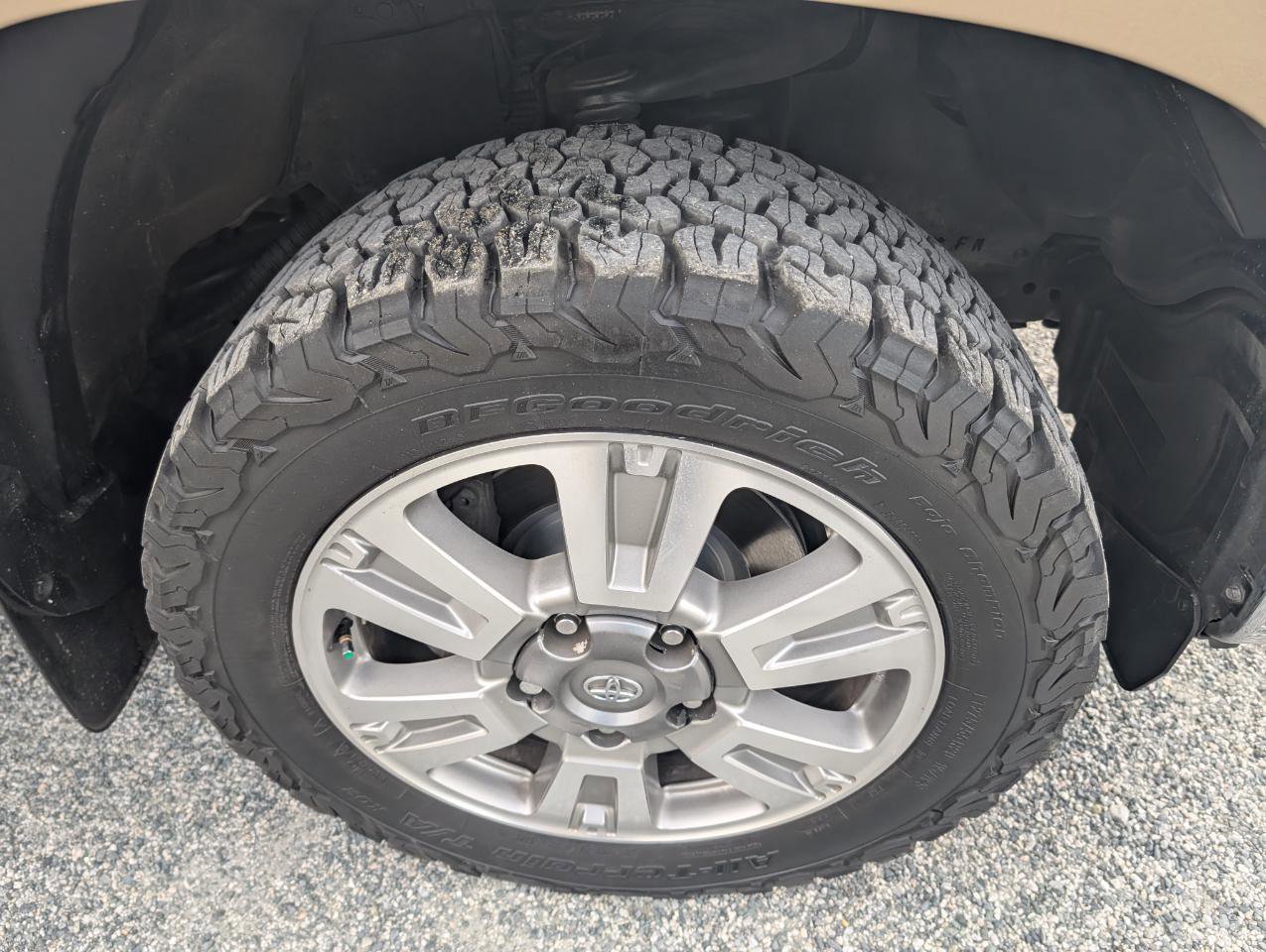 Used 2017 Toyota Tundra SR5 w/ SR5 Upgrade Package image 4