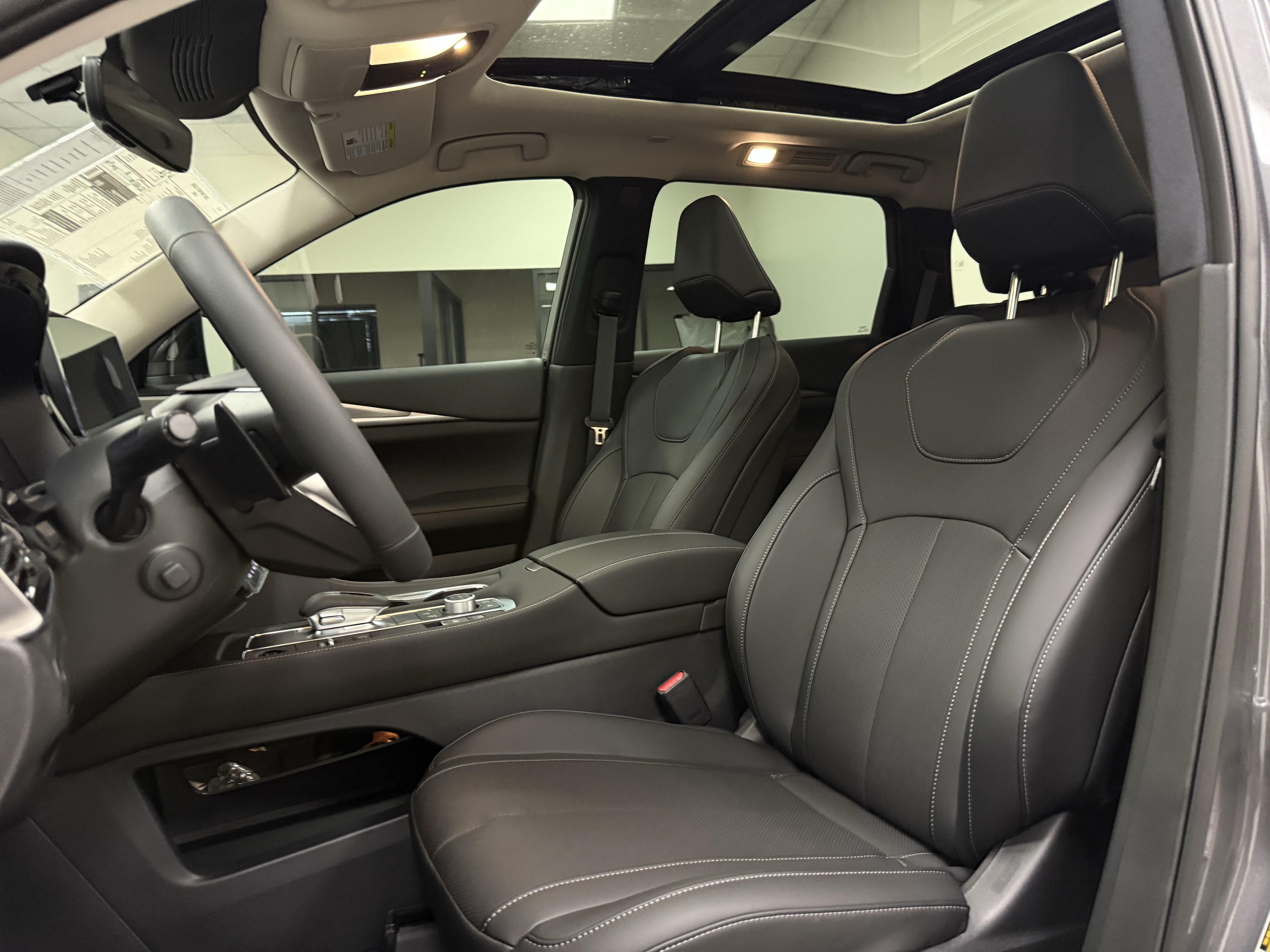 Certified 2027 INFINITI QX60 Luxe w/ Cargo Package FWD image 13