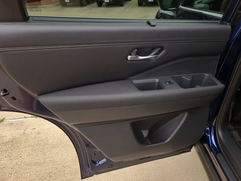 New 2026 Nissan Pathfinder Platinum FWD image 12