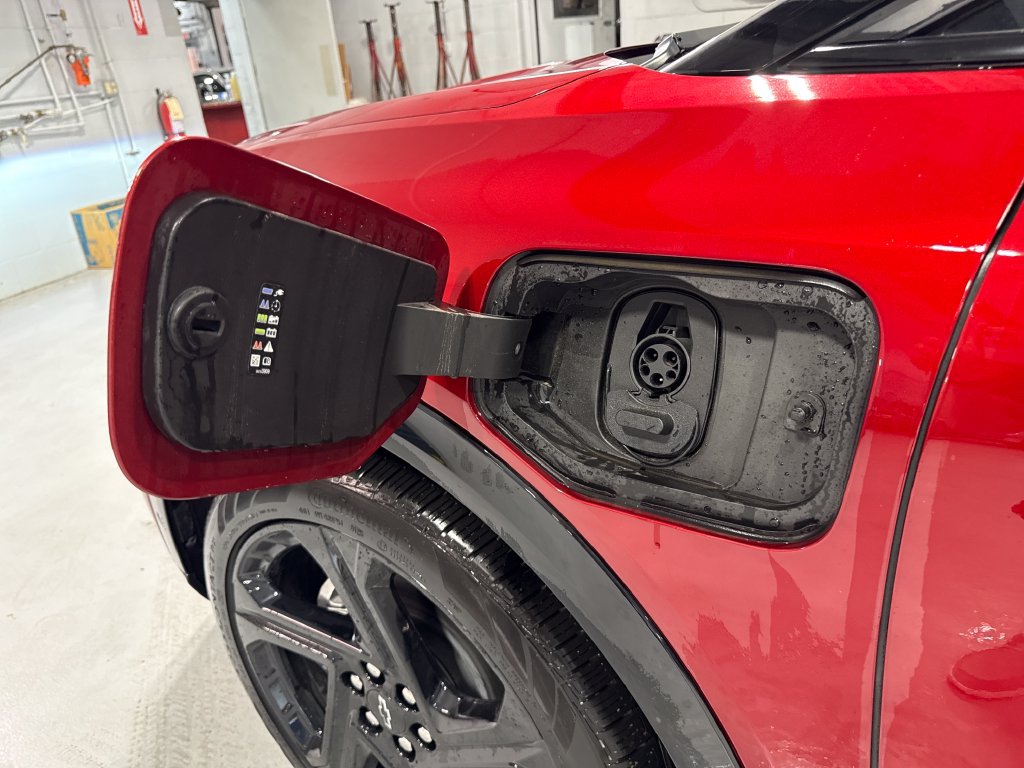 New 2025 Chevrolet Equinox EV RS w/ Active Safety Package 3 AWD/4WD image 43