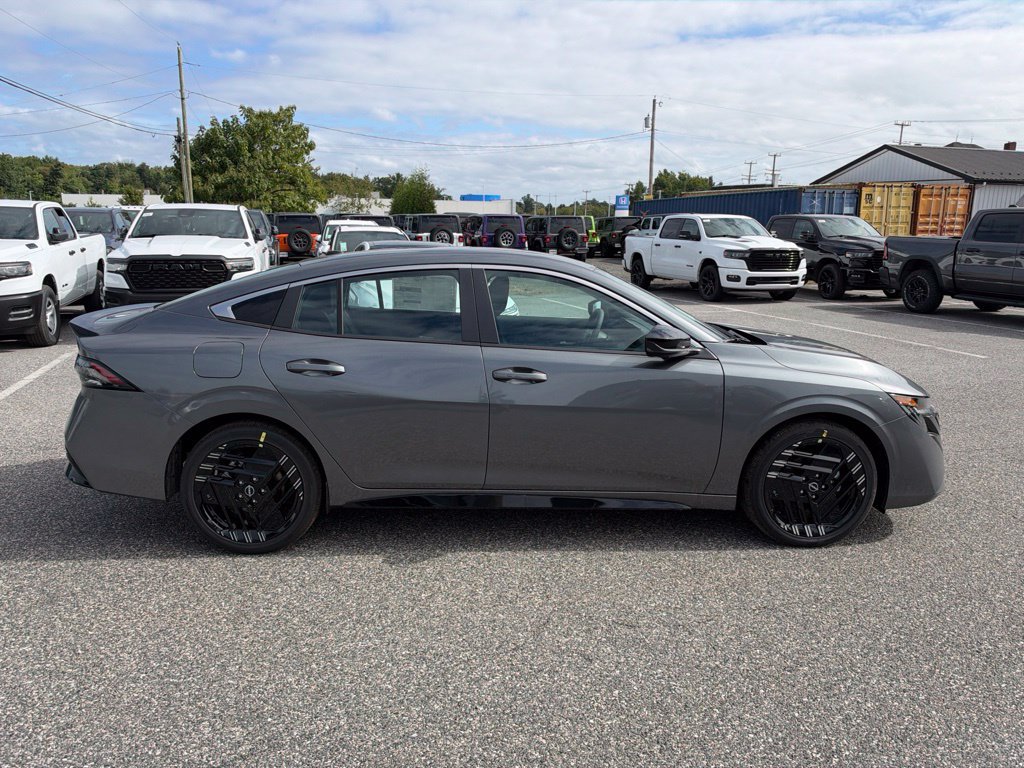 New 2027 Nissan Sentra SR w/ SR Premium Package FWD image 4