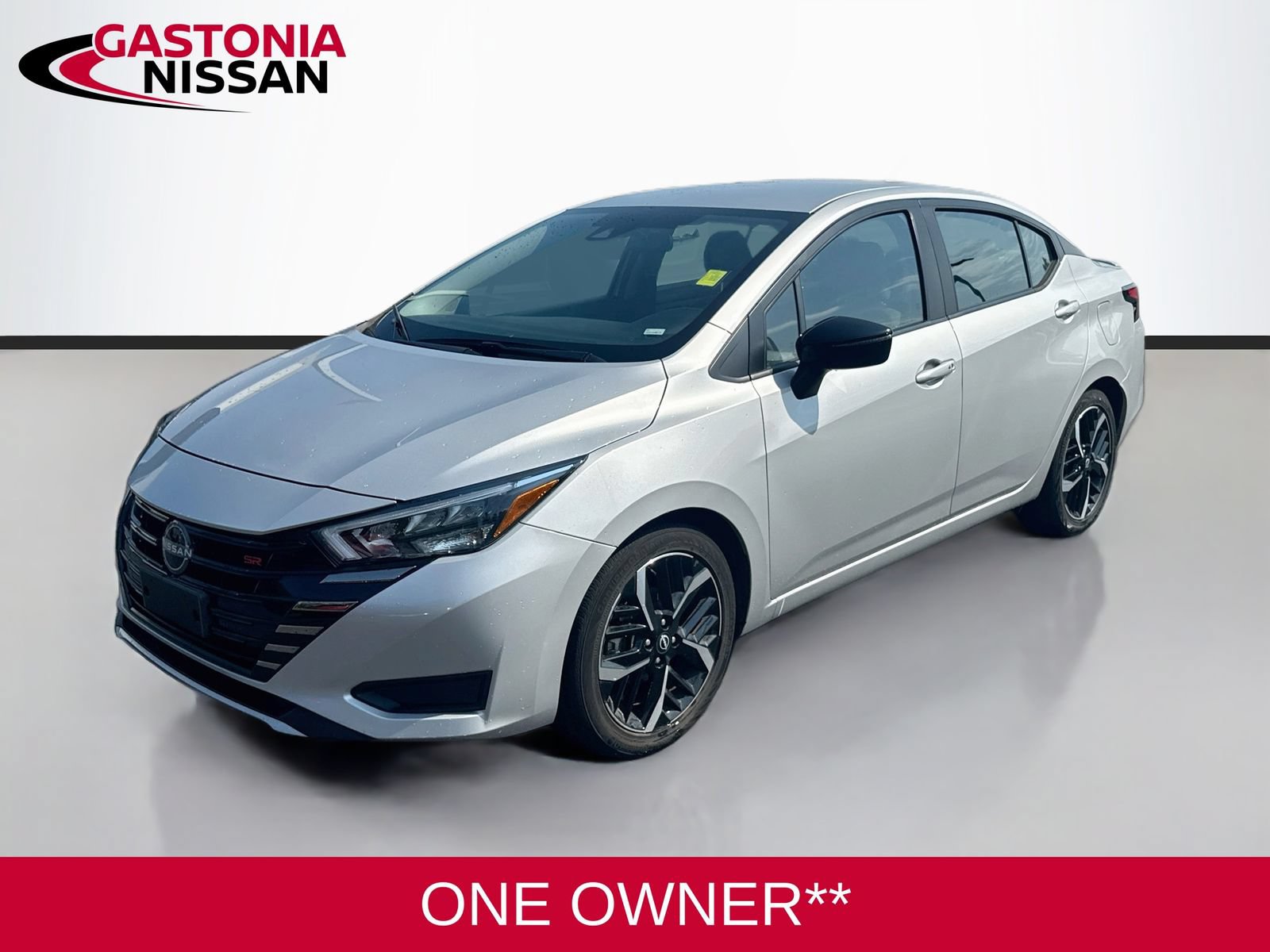 Used 2024 Nissan Versa SR FWD image 3