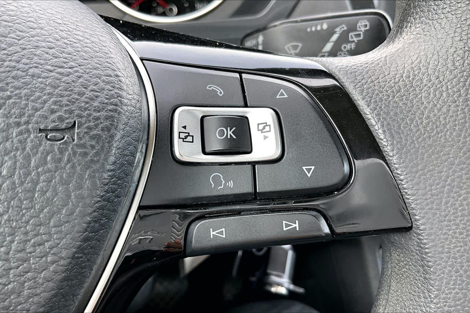 Used 2018 Volkswagen Tiguan S FWD image 23