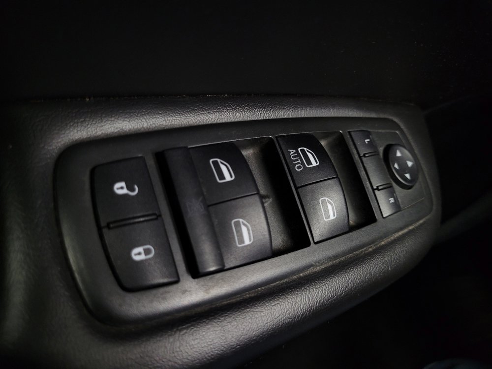 Used 2015 Chrysler 200 S image 27