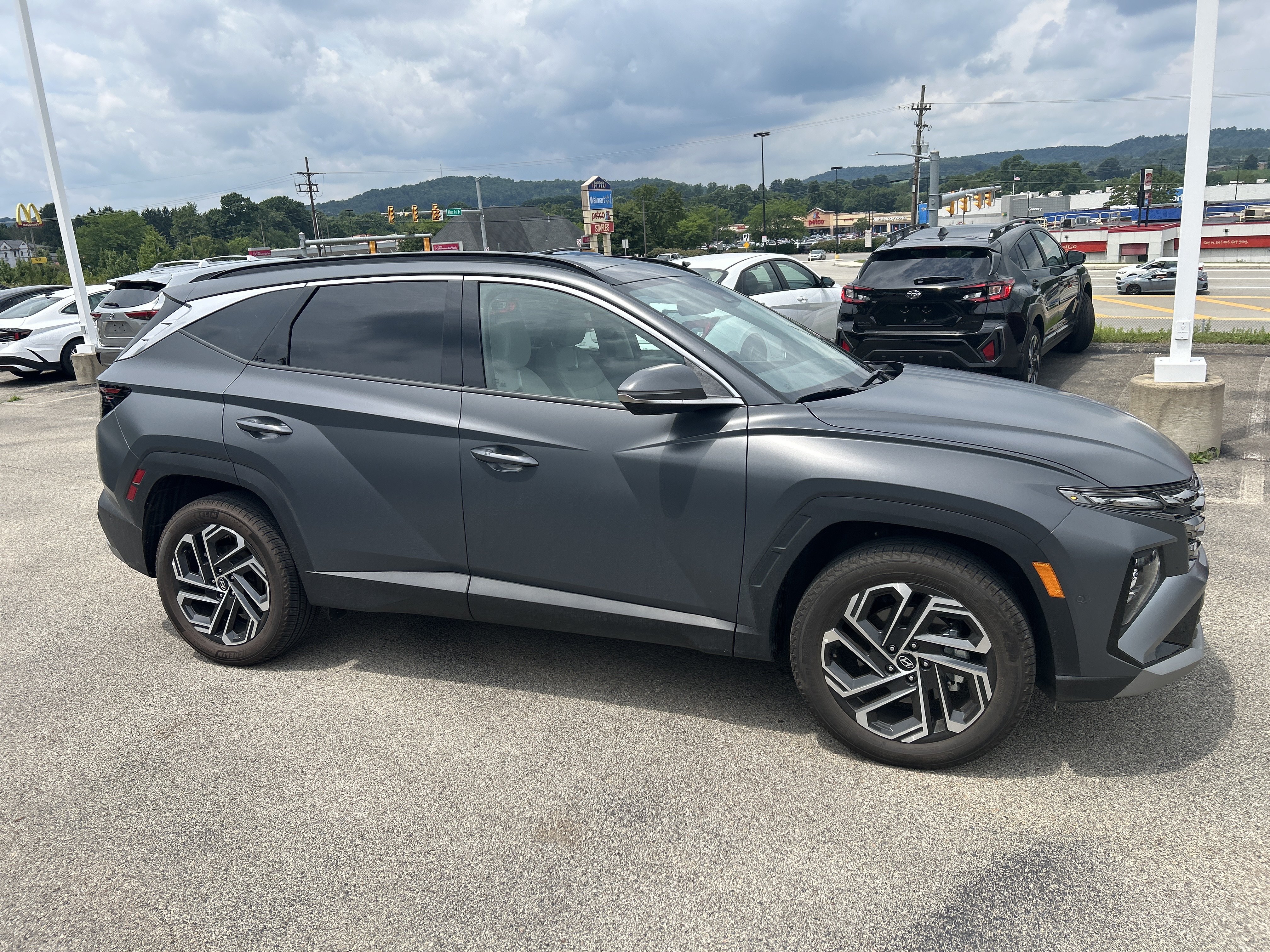 Used 2025 Hyundai Tucson Limited AWD/4WD image 2