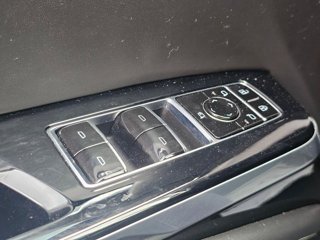 Used 2025 Cadillac Escalade V AWD/4WD image 31