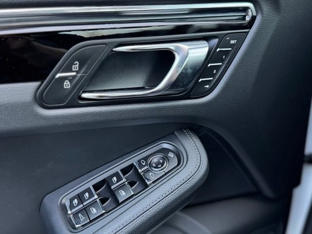 Certified 2026 Porsche Macan AWD/4WD image 14