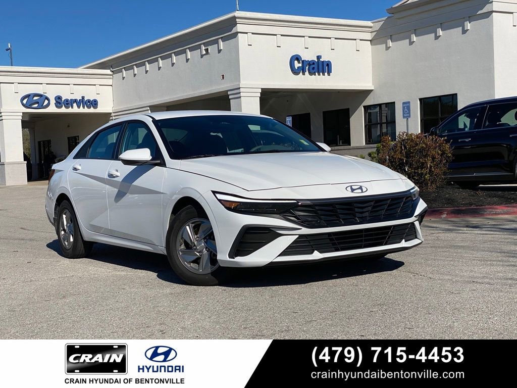 Certified 2024 Hyundai Elantra SE image 1