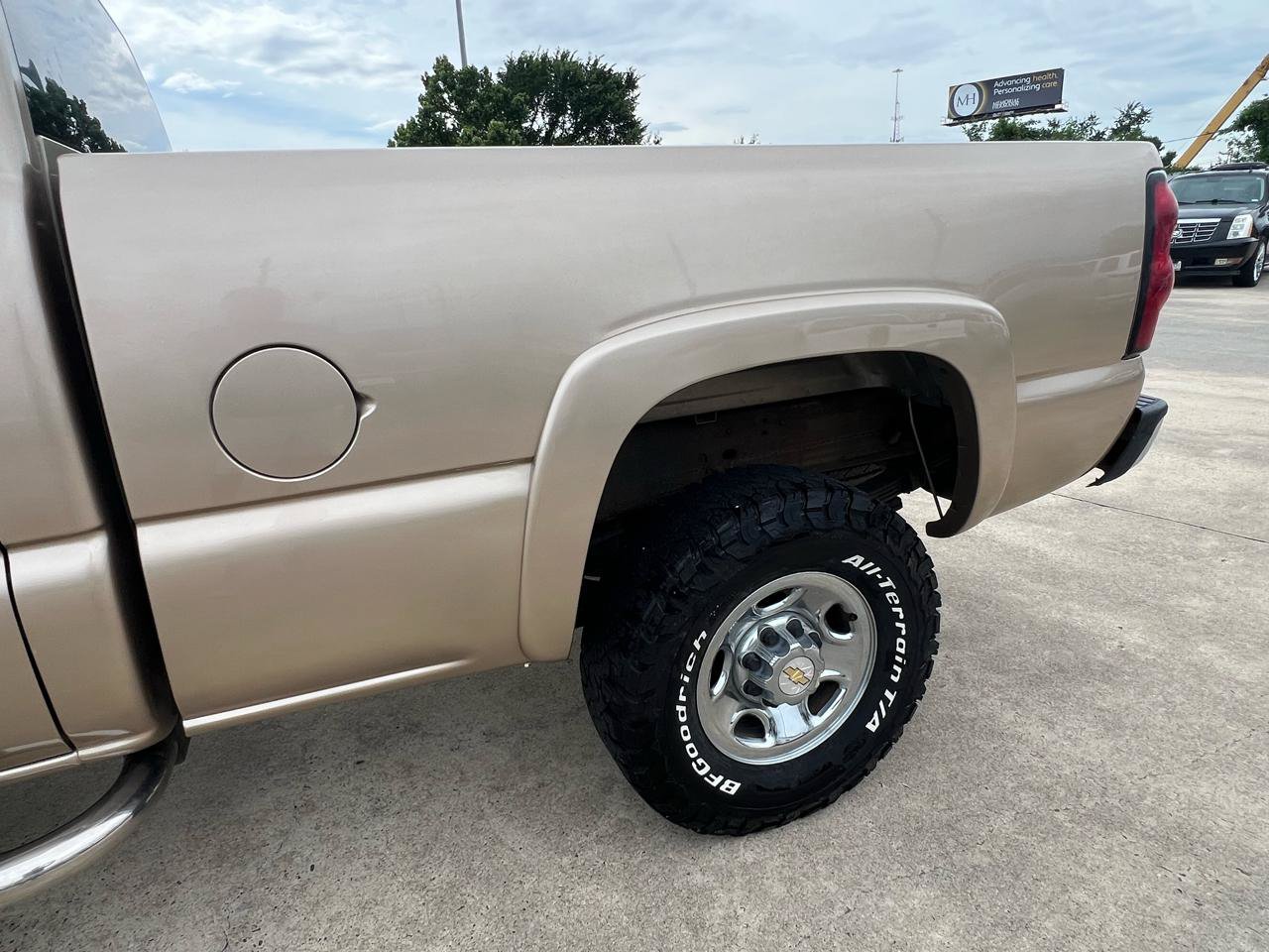 Used 2005 Chevrolet Silverado 2500 LS AWD/4WD image 14