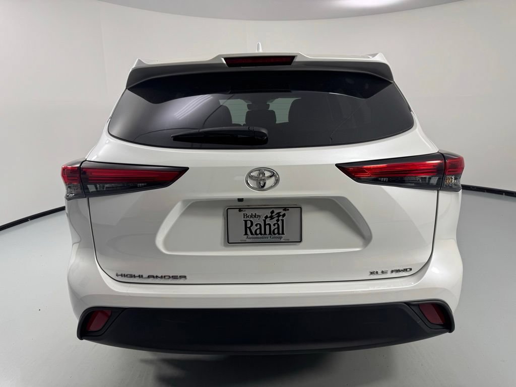 Used 2023 Toyota Highlander XLE AWD/4WD image 6