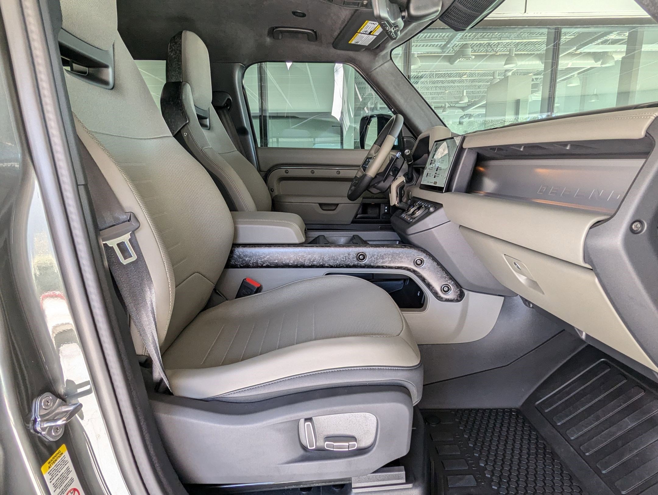 Certified 2025 Land Rover Defender 110 image 27