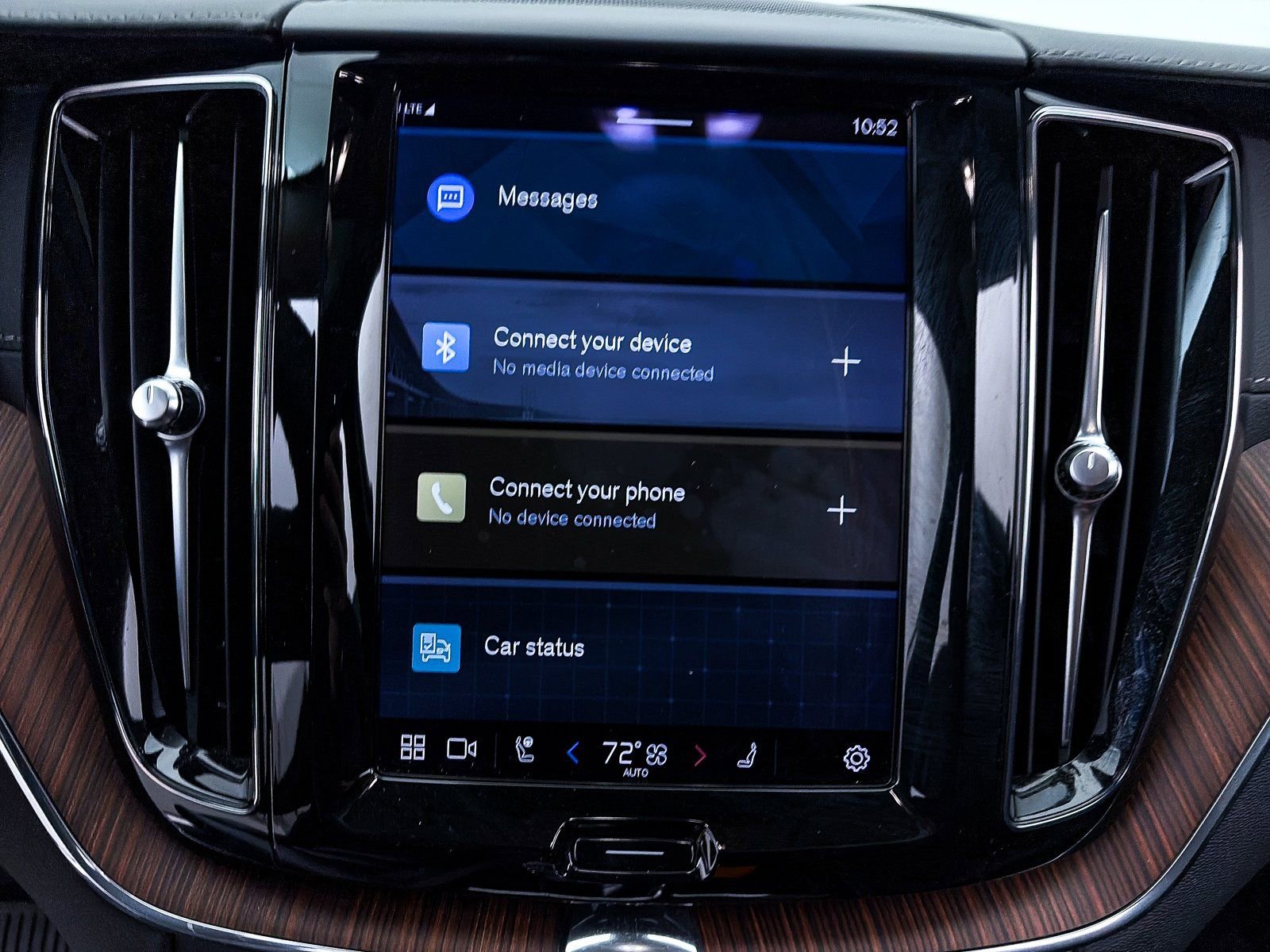 Used 2023 Volvo XC60 B6 Ultimate w/ Protection Package Premier image 23