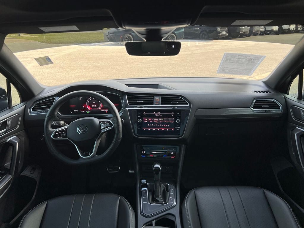 Used 2024 Volkswagen Tiguan SE R-Line w/ MDO Package, Three-Row FWD image 17