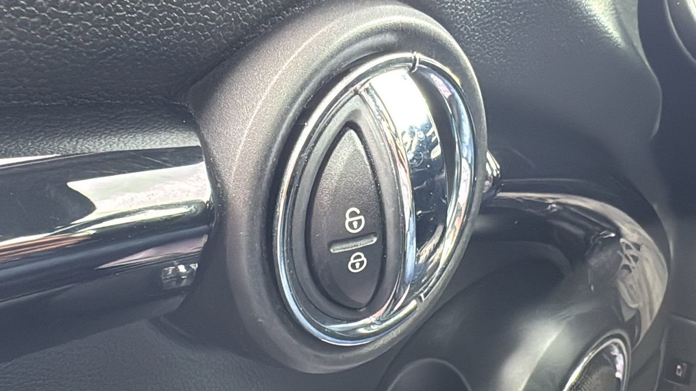 Used 2015 MINI Cooper 2-Door Hardtop FWD image 20
