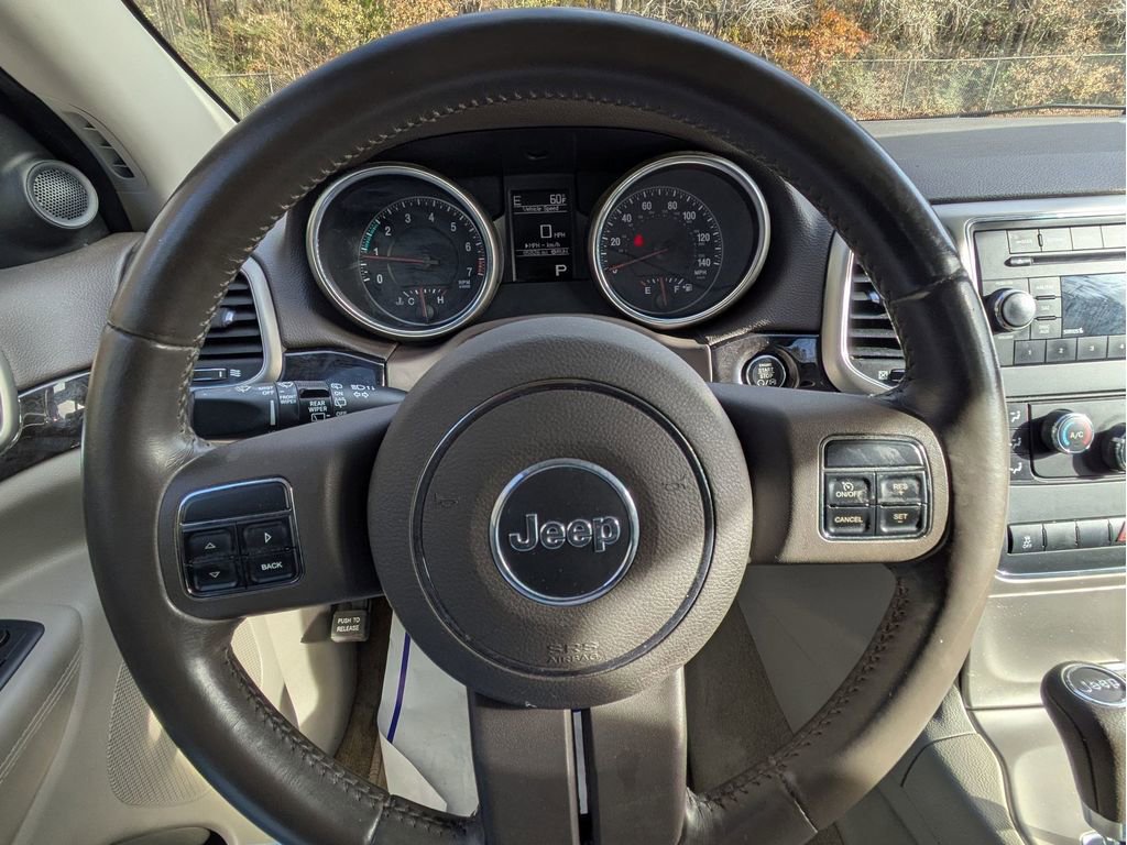 Used 2012 Jeep Grand Cherokee Laredo w/ Laredo E Group image 16