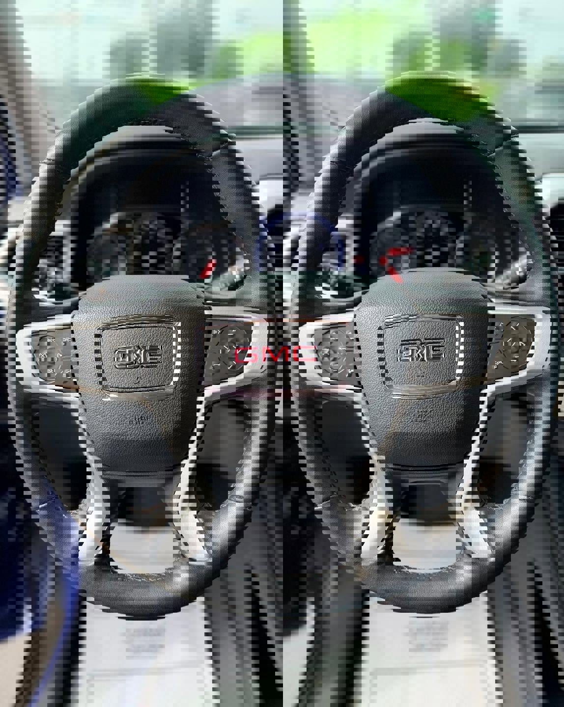 Used 2023 GMC Acadia SLT w/ Elevation Edition image 15