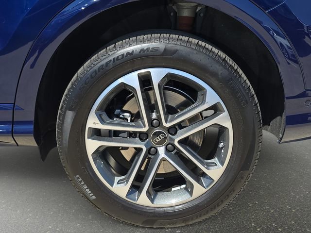 Used 2025 Audi Q5 Premium w/ Convenience Package image 37