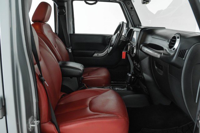 Used 2013 Jeep Wrangler Unlimited Rubicon image 31