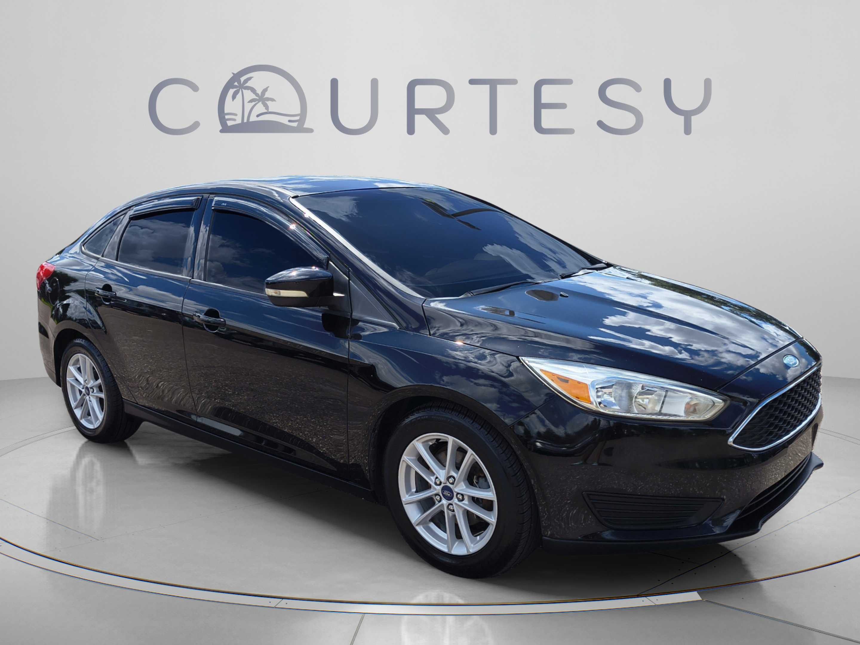 Used 2017 Ford Focus SE w/ Cold Weather Package FWD image 9