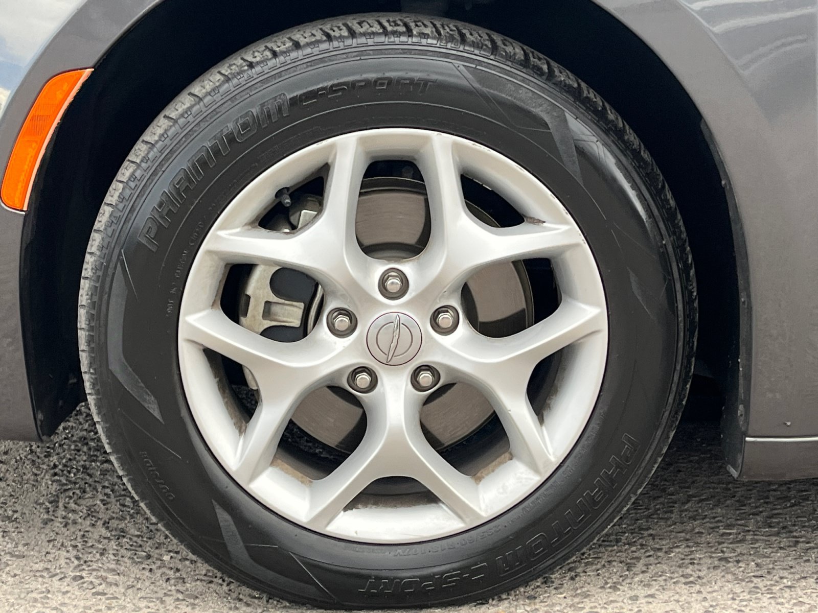 Used 2018 Chrysler Pacifica Touring Plus w/ Tire & Wheel Group FWD image 12