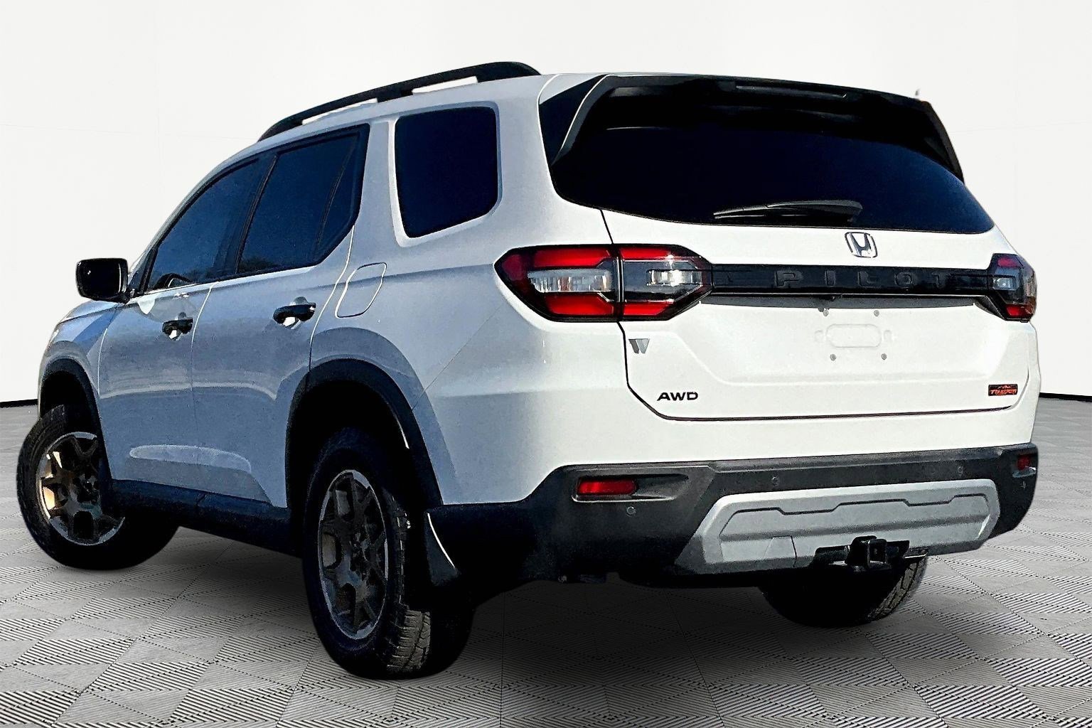 Used 2024 Honda Pilot TrailSport image 4