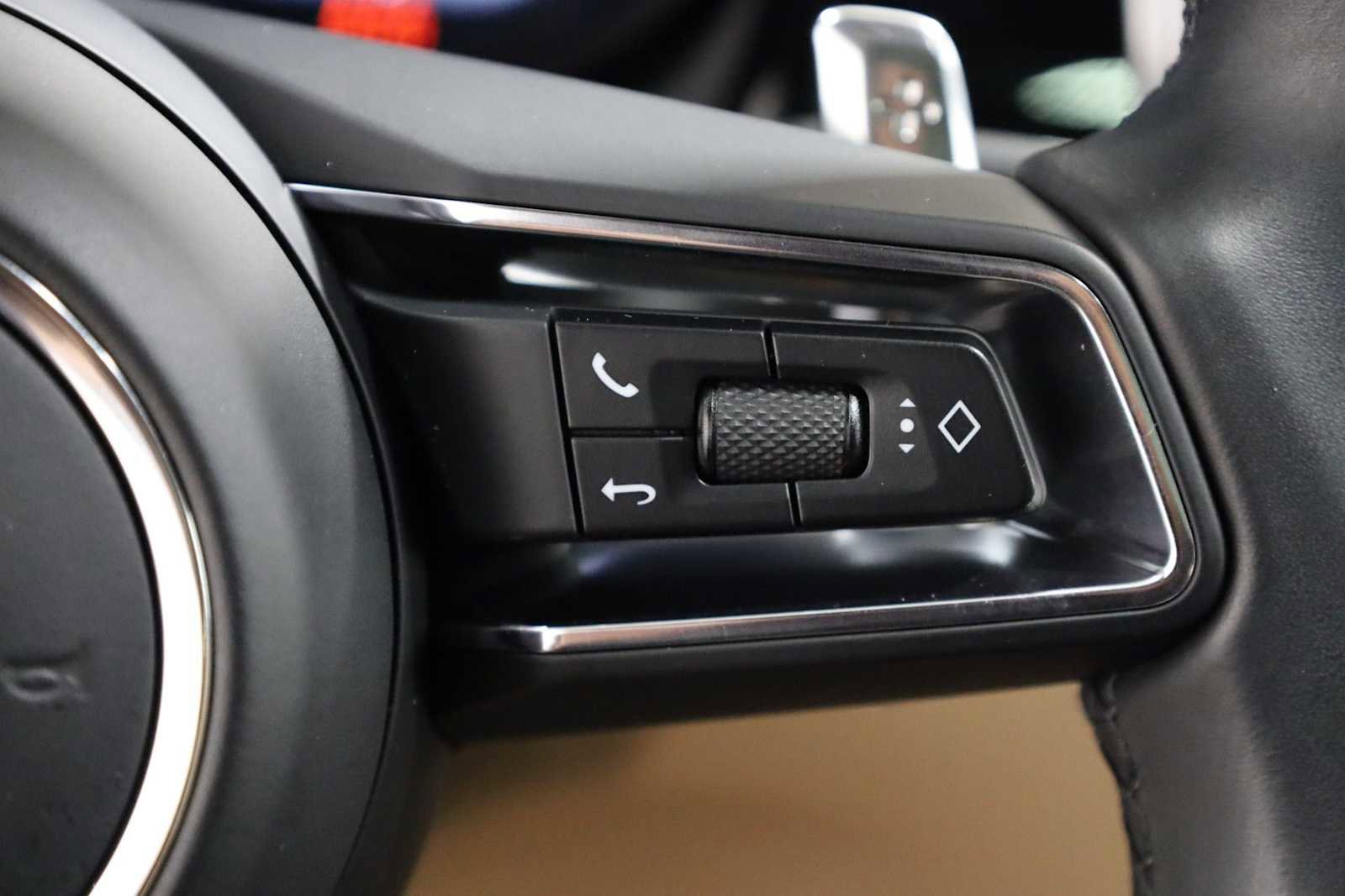 Certified 2023 Porsche Macan Turbo AWD/4WD image 27