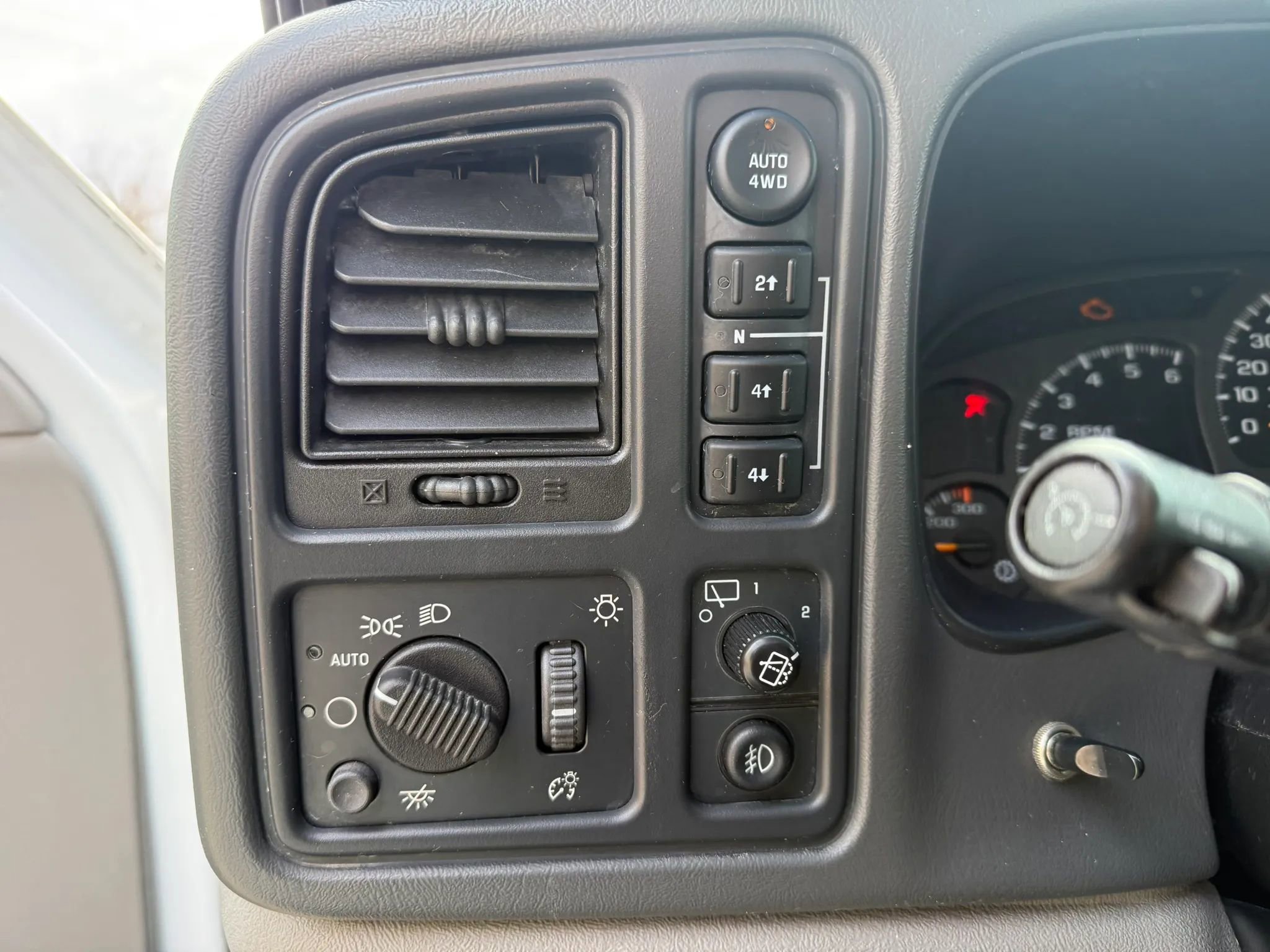 Used 2003 Chevrolet Suburban 2500 LT w/ LT Preferred Equipment Group AWD/4WD image 21