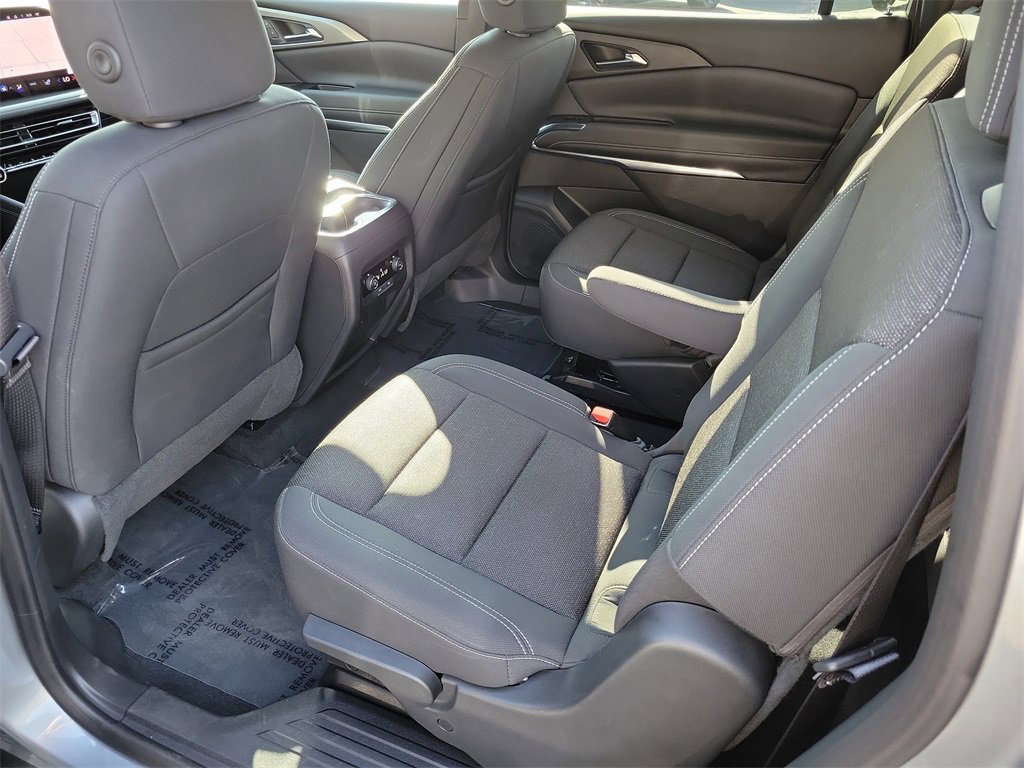 Used 2025 Chevrolet Traverse LT image 22