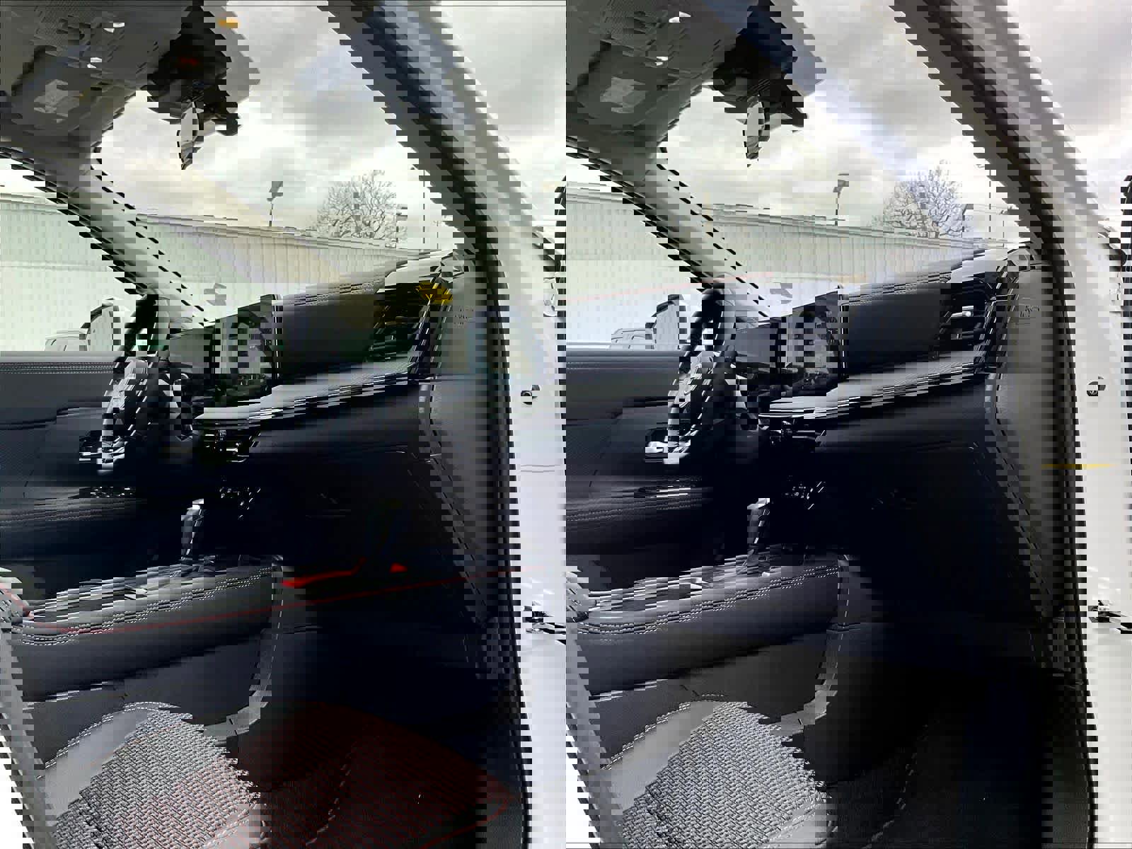 Used 2025 Nissan Kicks SR w/ SR Premium Package image 14