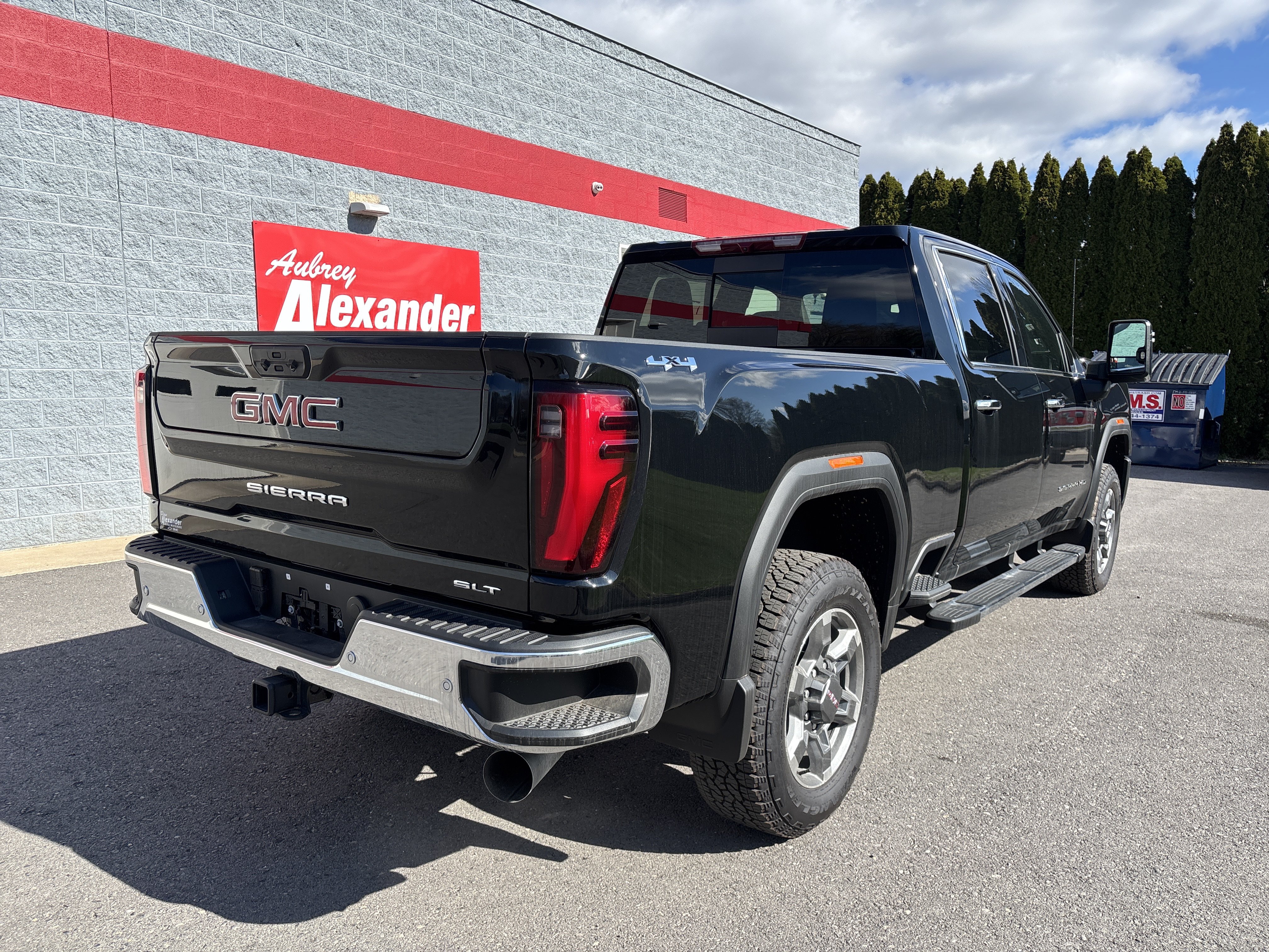 Used 2026 GMC Sierra 2500 SLT w/ SLT Convenience Package AWD/4WD video 3