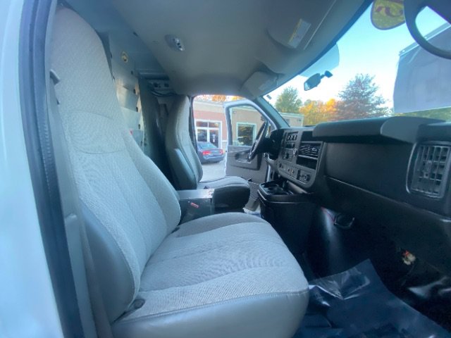 Used 2015 Chevrolet Express 2500 RWD image 22