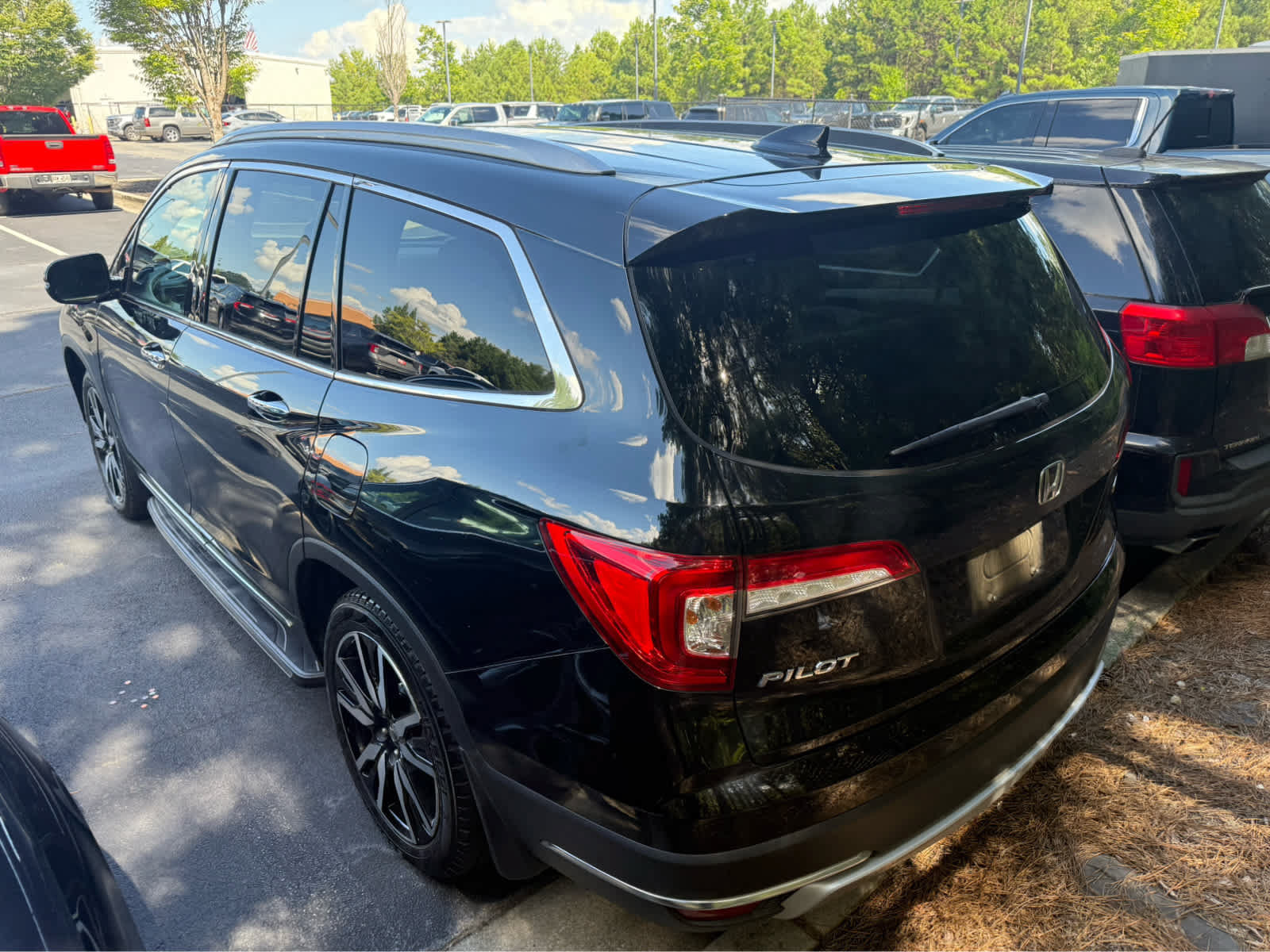 Used 2020 Honda Pilot Touring image 2