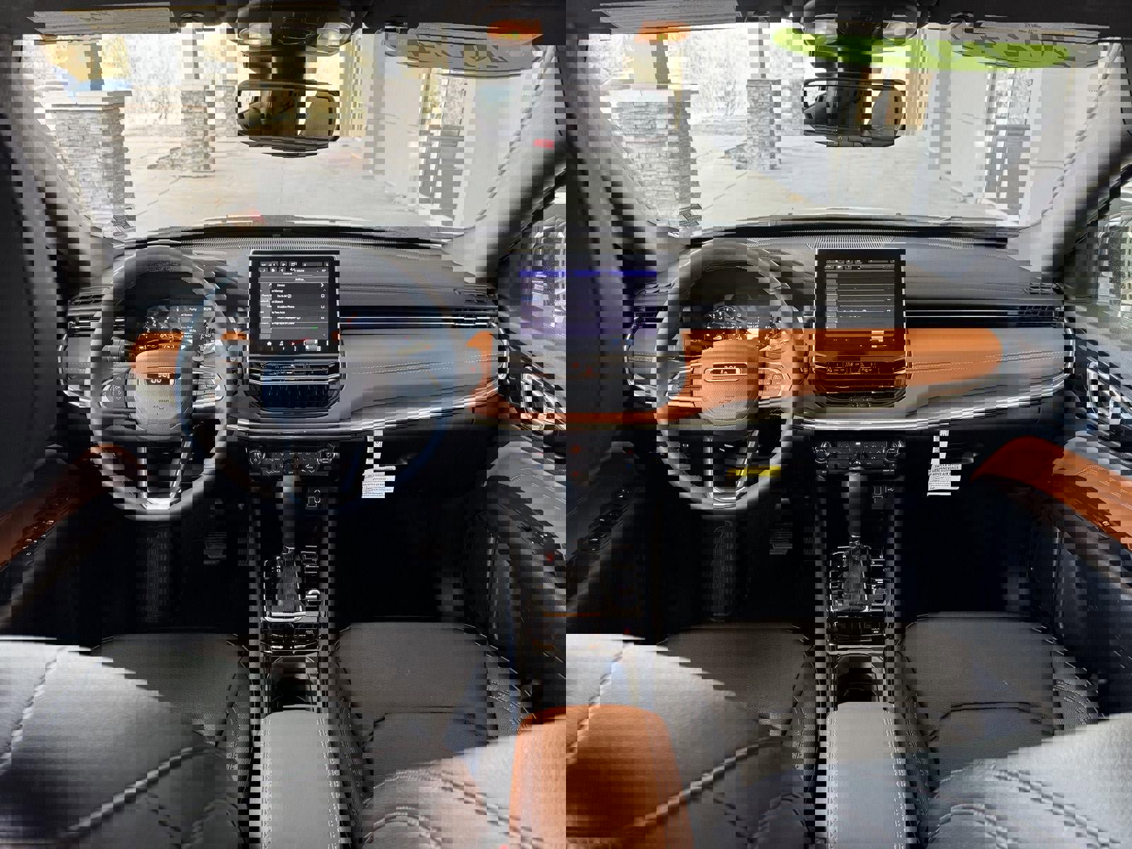 Used 2024 Jeep Compass Limited image 13