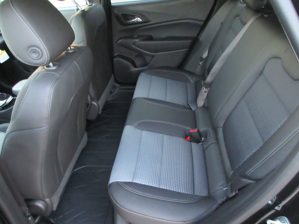 New 2026 Chevrolet Trax LT w/ LPO, Blackout Package FWD image 12