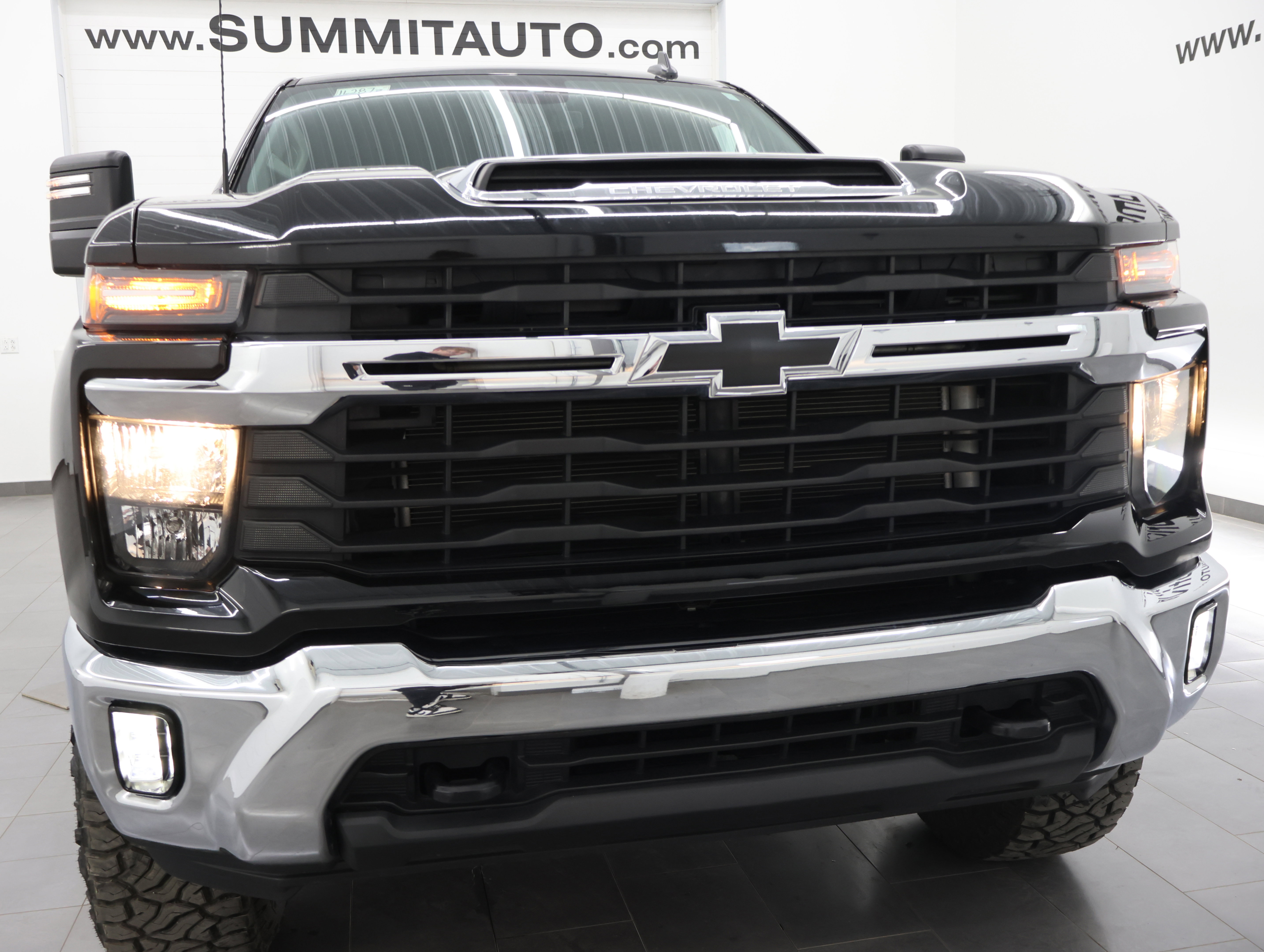 Used 2024 Chevrolet Silverado 2500 LT AWD/4WD image 20