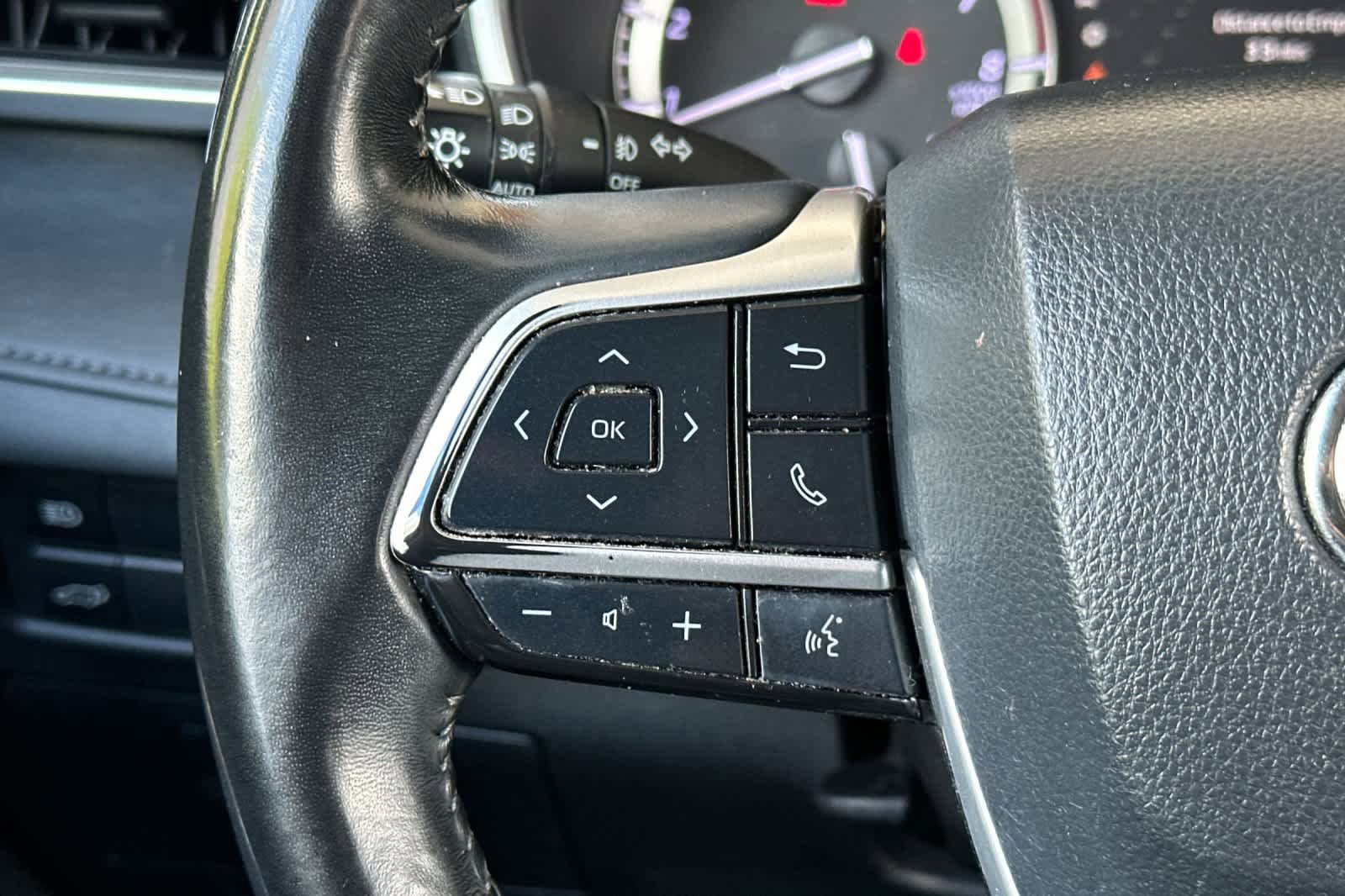 Used 2022 Toyota Highlander XLE AWD/4WD image 28