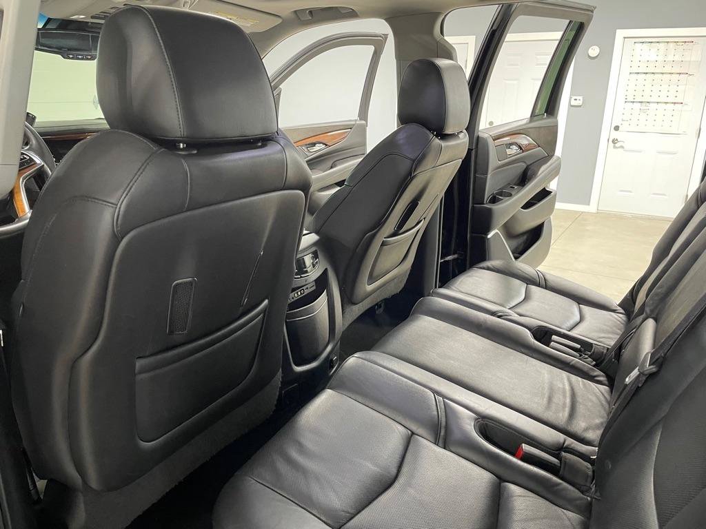Used 2016 Cadillac Escalade ESV Luxury AWD/4WD image 13