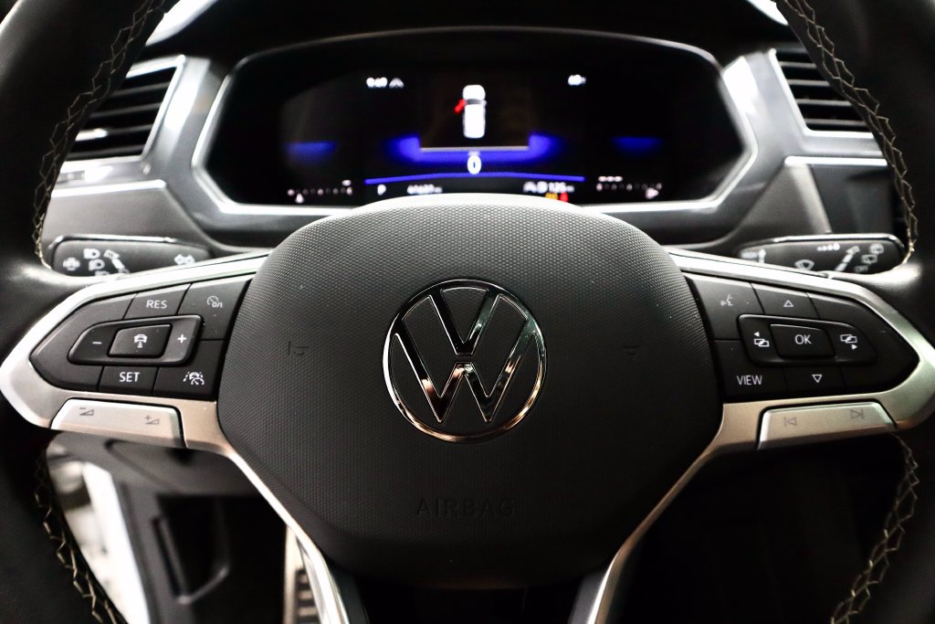 Used 2023 Volkswagen Tiguan SE R-Line AWD/4WD image 28