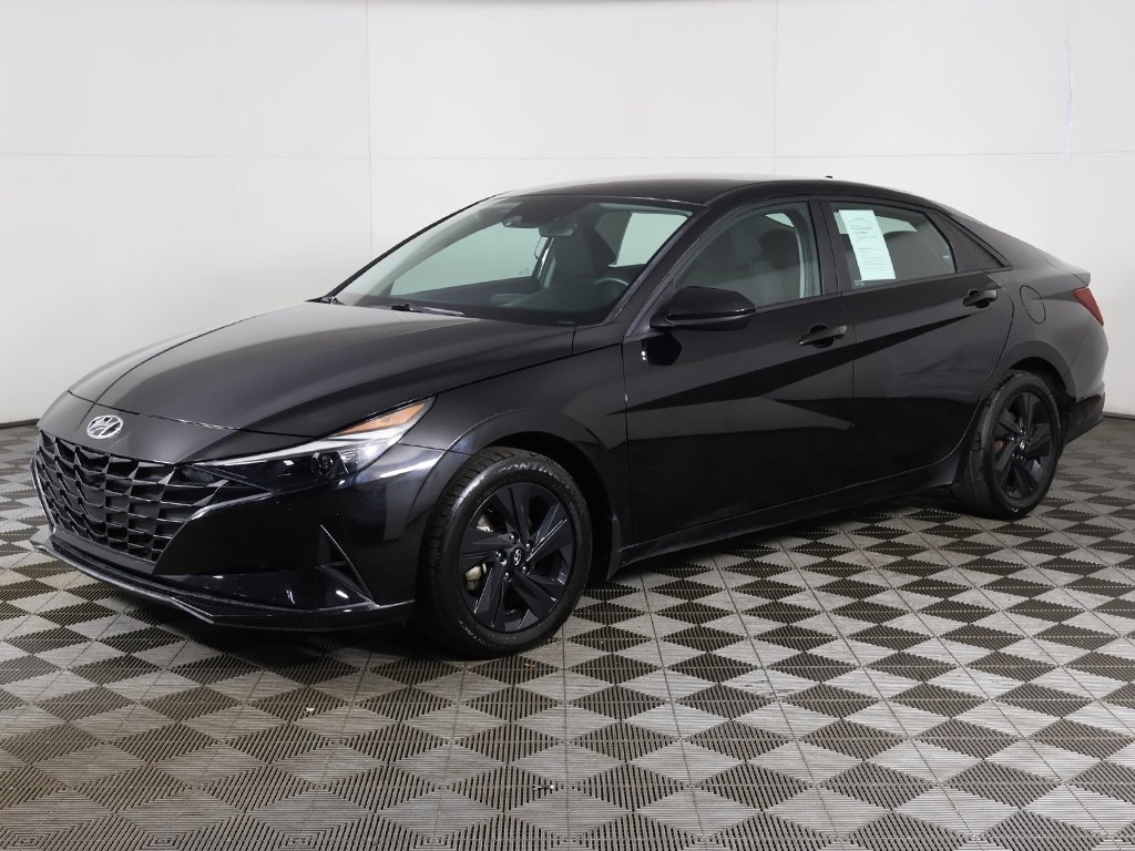 Used 2023 Hyundai Elantra Blue w/ Winter Weather Package image 8