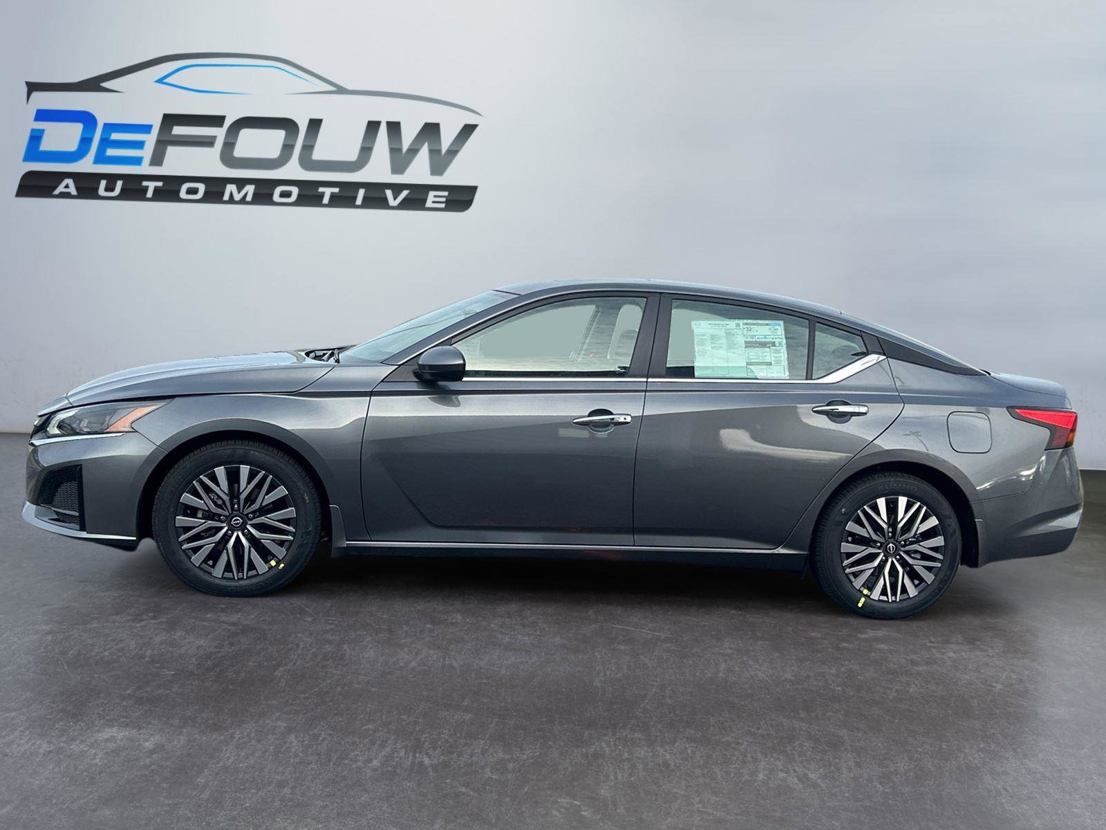 Used 2024 Nissan Altima 2.5 SV w/ SV Premium Package image 6