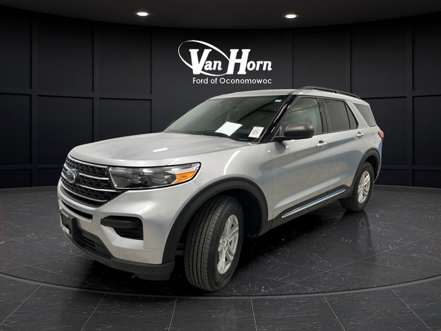 Used 2024 Ford Explorer XLT AWD/4WD image 3