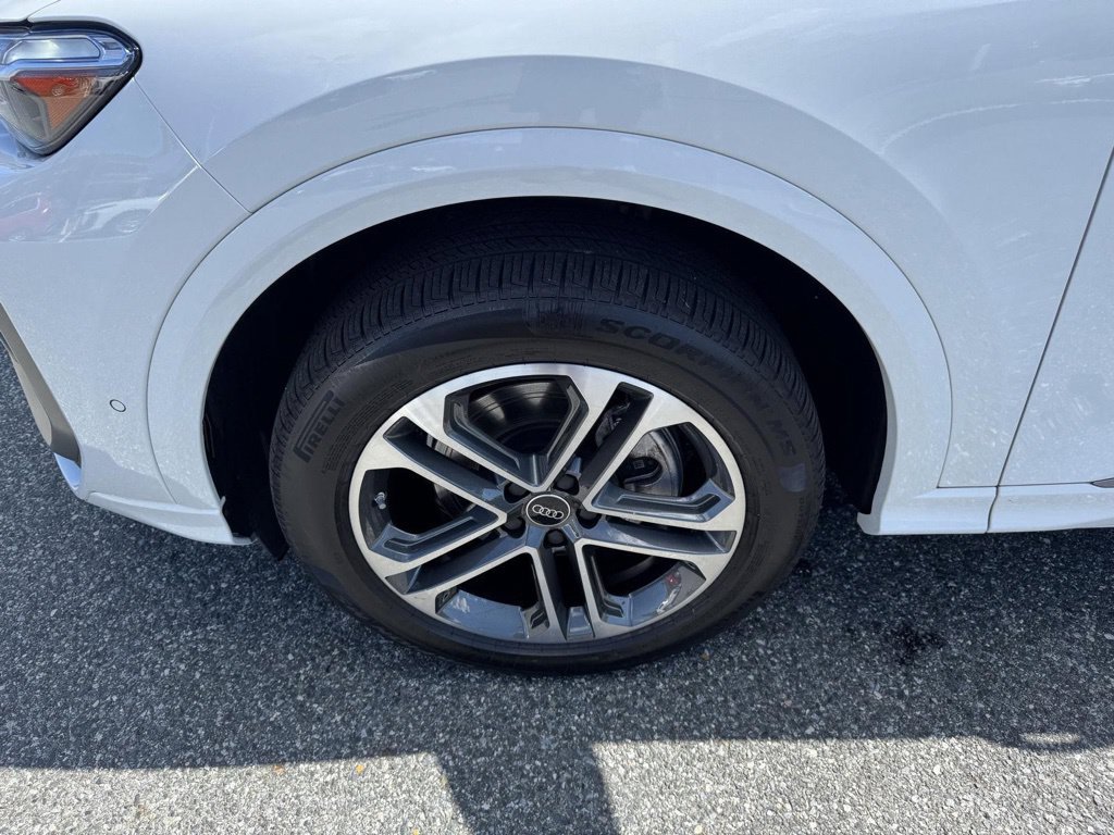 Certified 2025 Audi Q5 Premium Plus w/ Premium Plus AWD/4WD image 5
