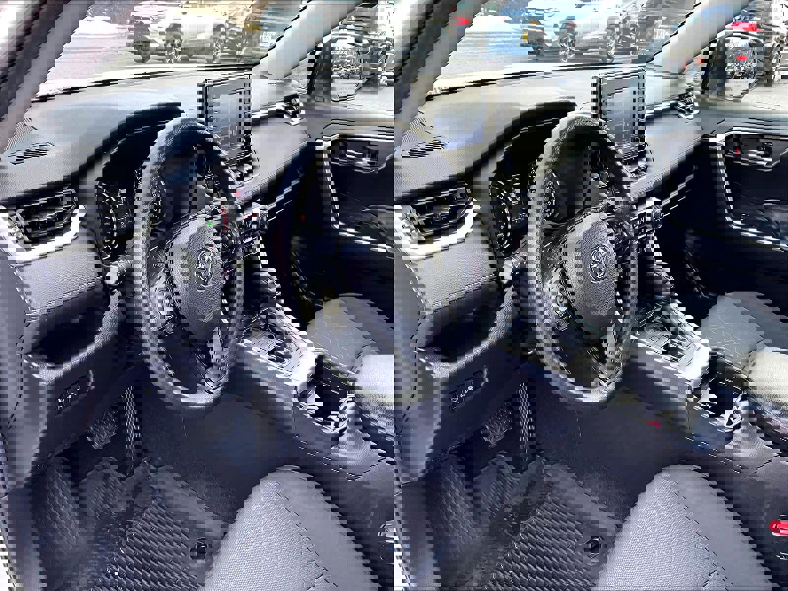 Used 2021 Toyota RAV4 XLE image 8