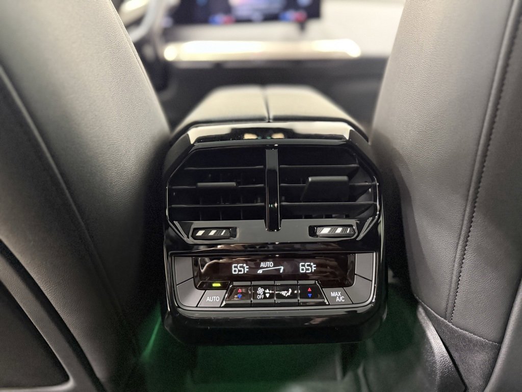 Used 2022 BMW iX xDrive50 w/ Premium Package image 22