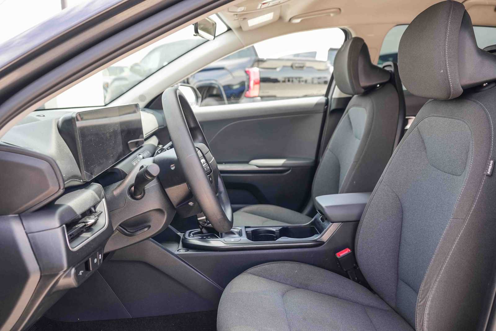 Used 2025 Kia K4 FWD image 17