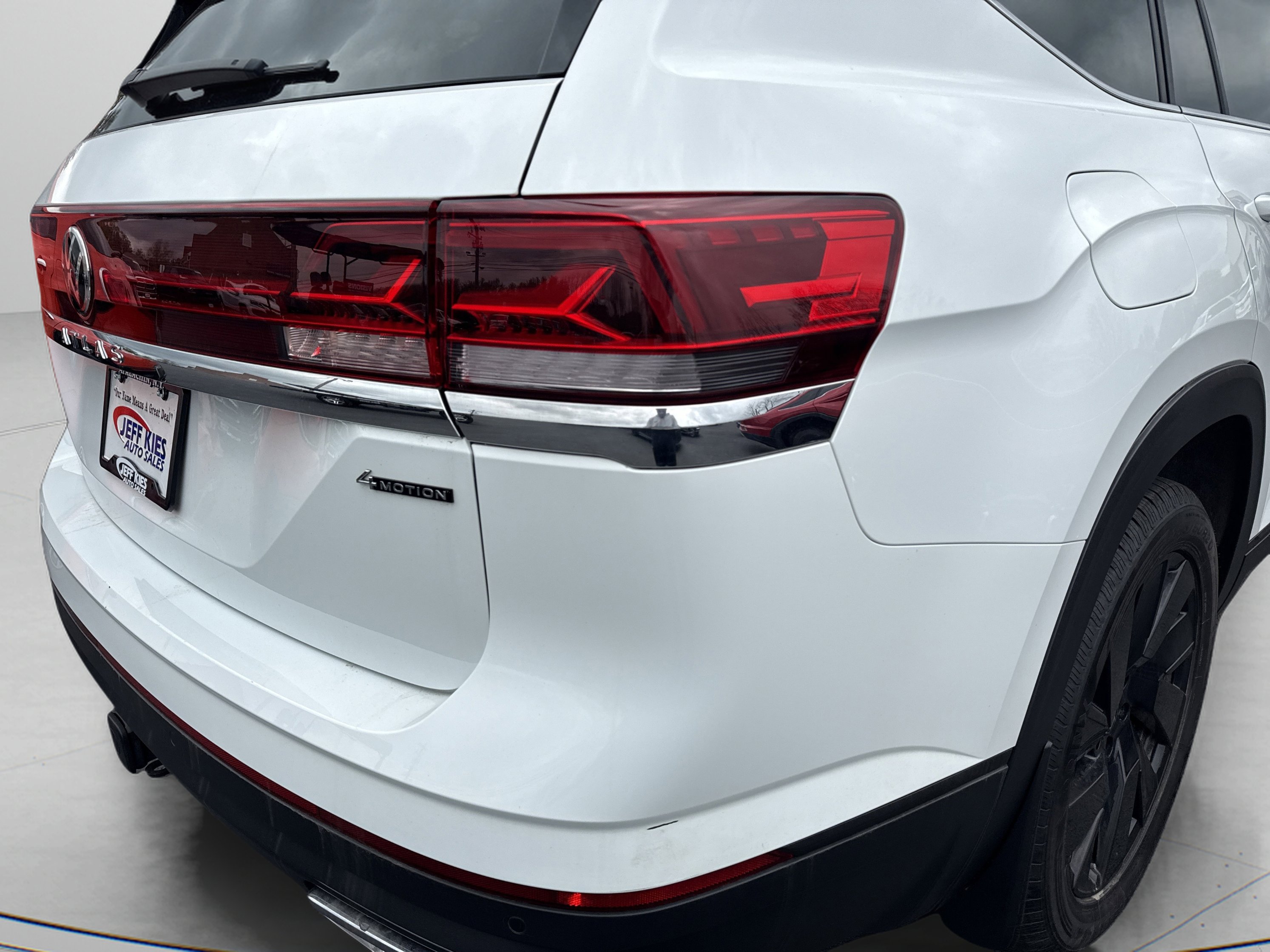 Used 2024 Volkswagen Atlas SE AWD/4WD image 6