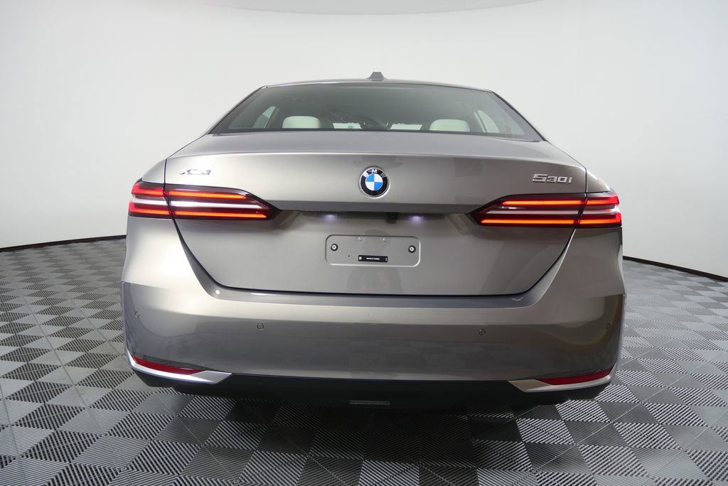Used 2026 BMW 530i xDrive w/ Premium Package AWD/4WD image 4
